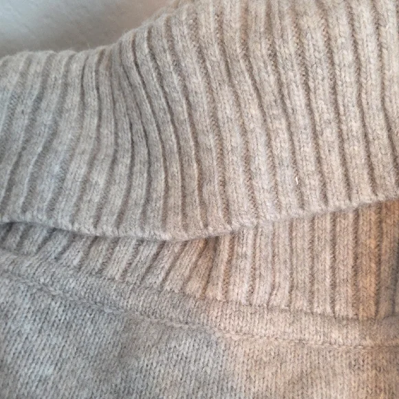 Abercrombie & Fitch Tan Cowl Neck Sweater Lg - Picture 6 of 8